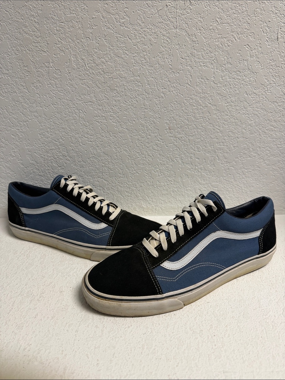 Men’s Classic Low-Top Canvas and suede Sneakers in Blue and Black 14
